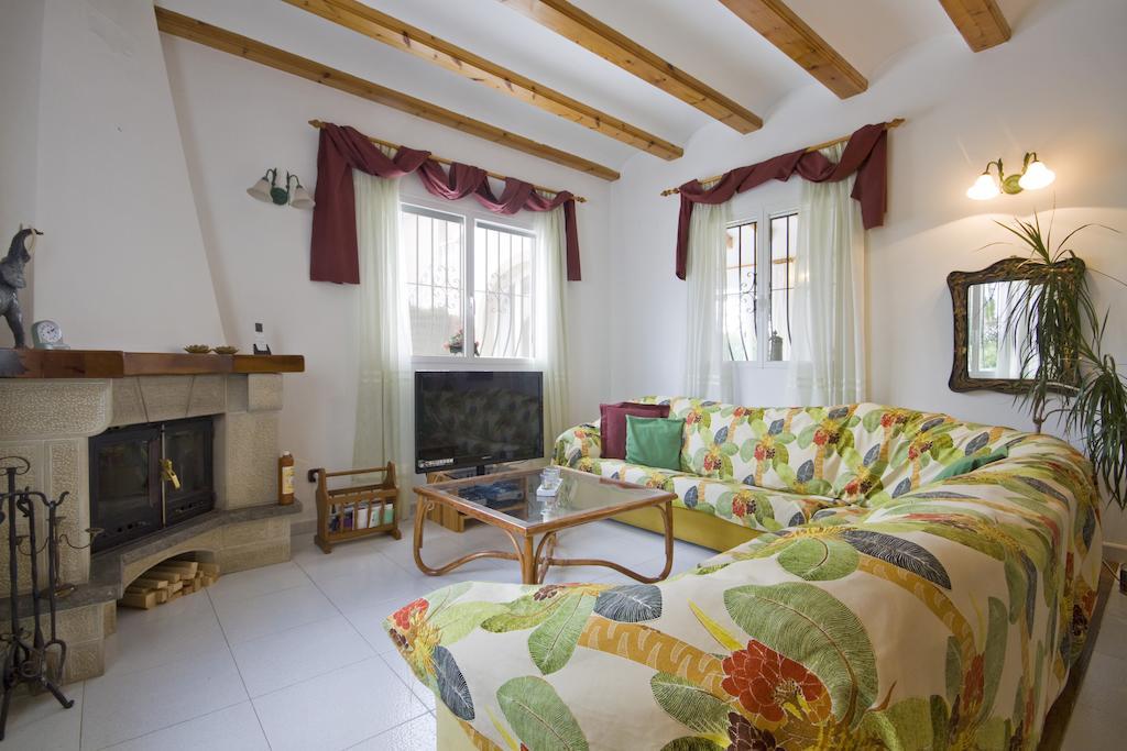 Monarch Apartments *