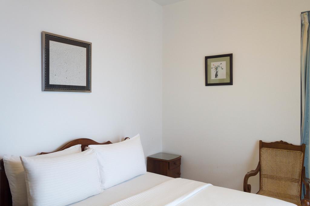 Monarch Apartments *